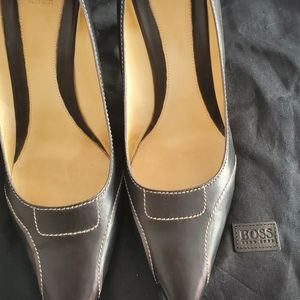 Hugo Boss black pumps in 9 1/2